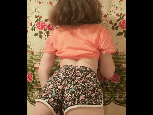 ❤️ Sexi mladá kočka si vyzlieka šortky pred kamerou ☑ Super sex na nás ️❤