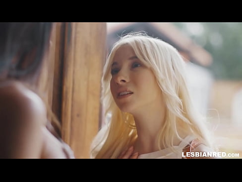 ❤️ Dievča príde domov o niekoľko mesiacov neskôr a skončí pri jedení kundičky svojej nevlastnej mamy ☑ Super sex na nás ️❤
